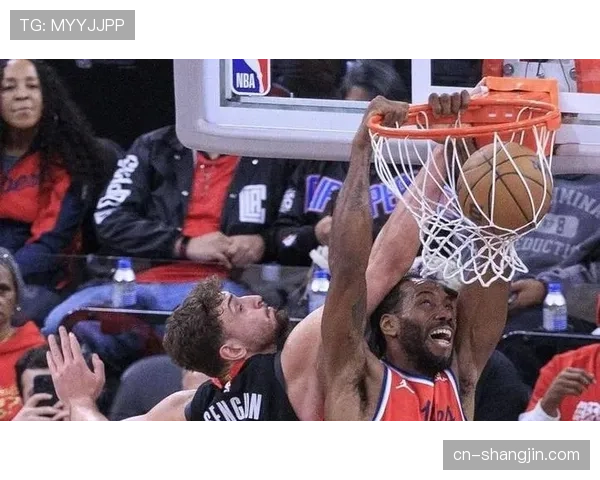 伦纳德37分8篮板难救主 快船末节关键球处理不当遭逆转 伦纳德37分8篮板难救主 快船末节关键球处理不当遭逆转